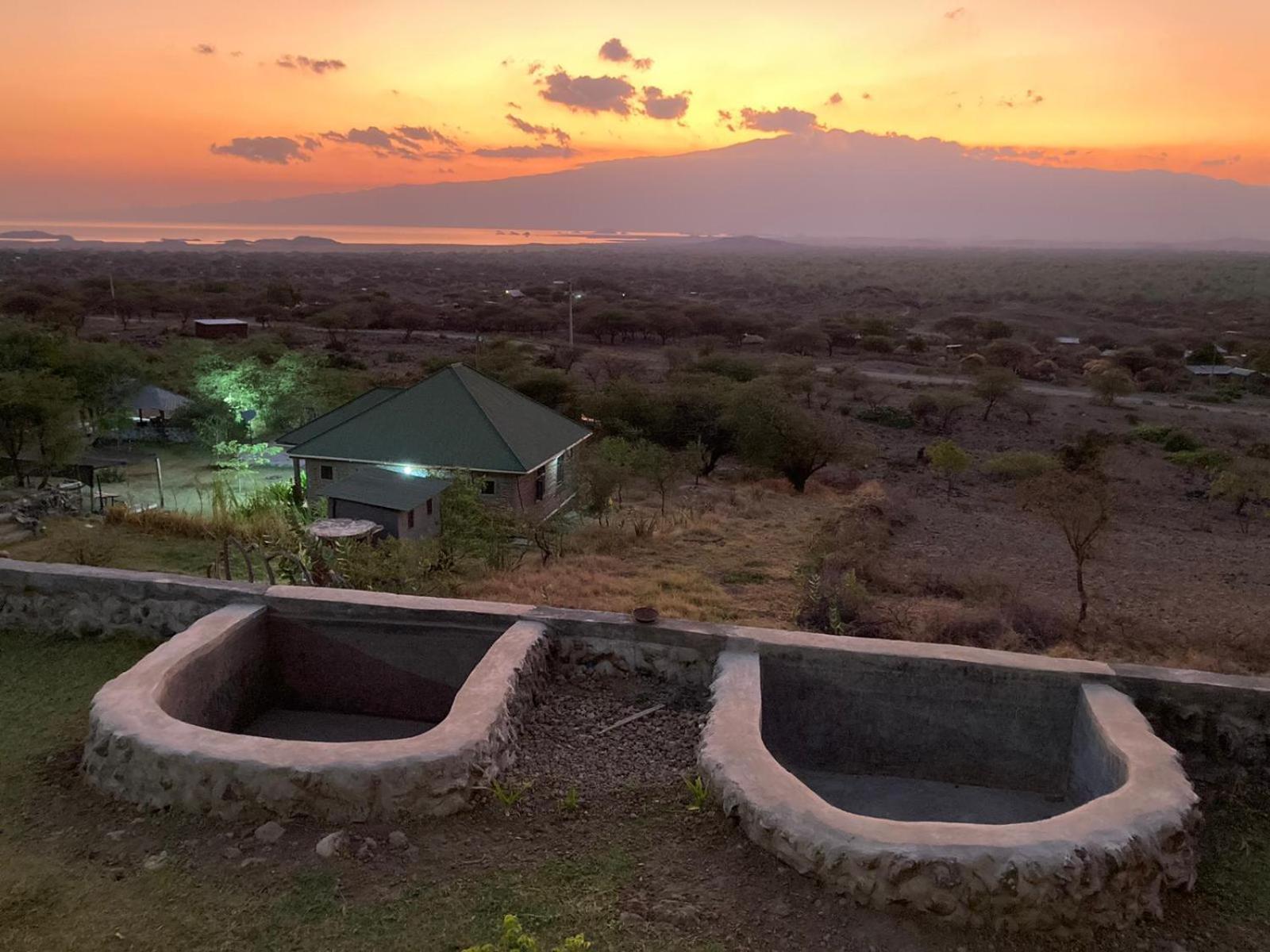 Lake Natron Maasai Guesthouse Mtowabaga Eksteriør billede